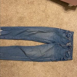 AMERICAN EAGLE MOM JEANS
